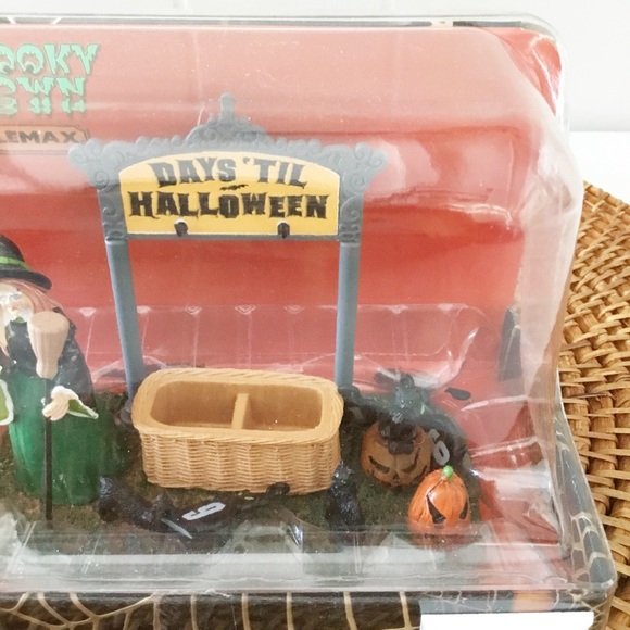 2022 BLACK CAT COUNTDOWN LEMAX SPOOKY TOWN TABLE ACCENT BRAND NEW HALLOWEEN - Picture 2 of 5